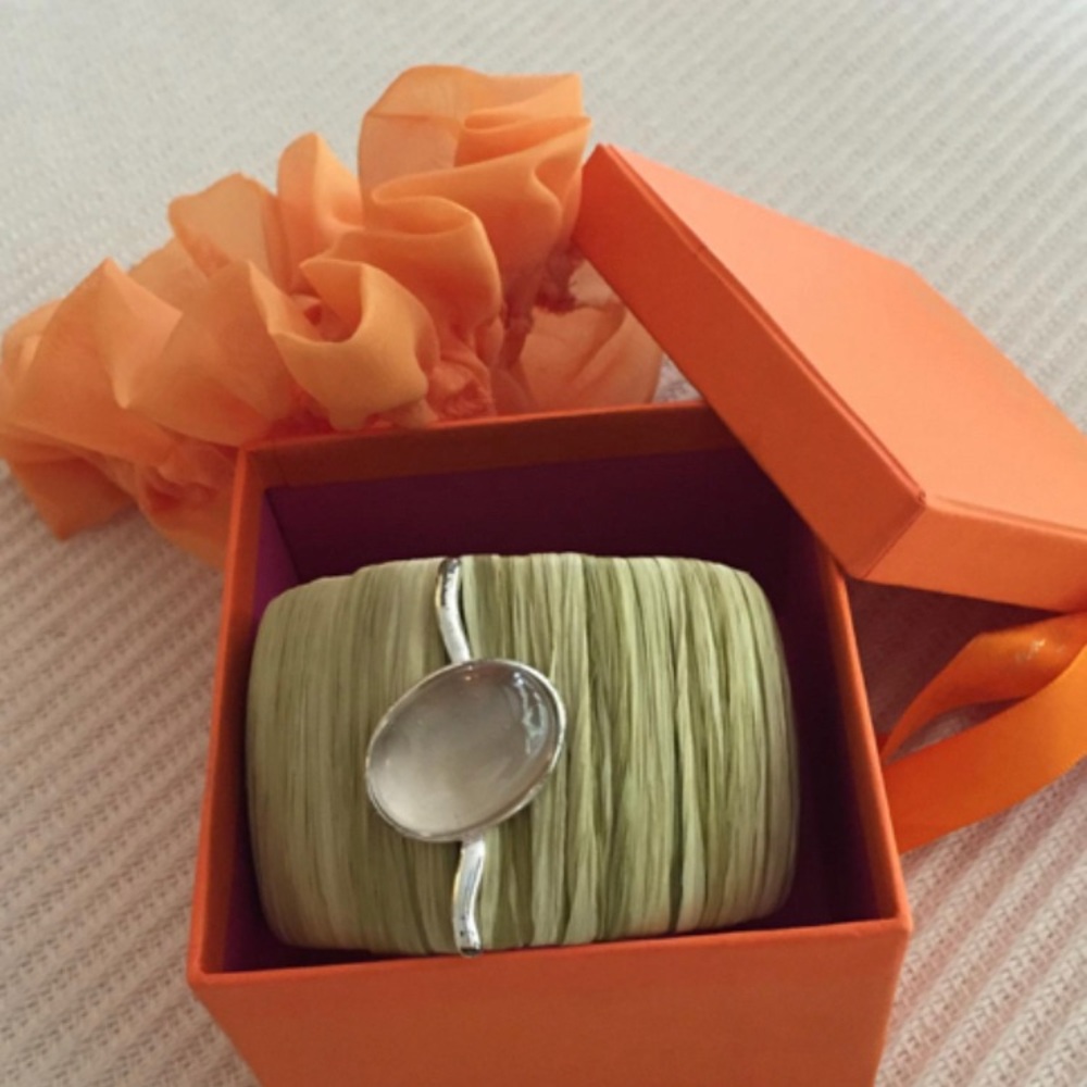 Elegant handmade cuff from the Italian Brazilian designer Francesca Romana